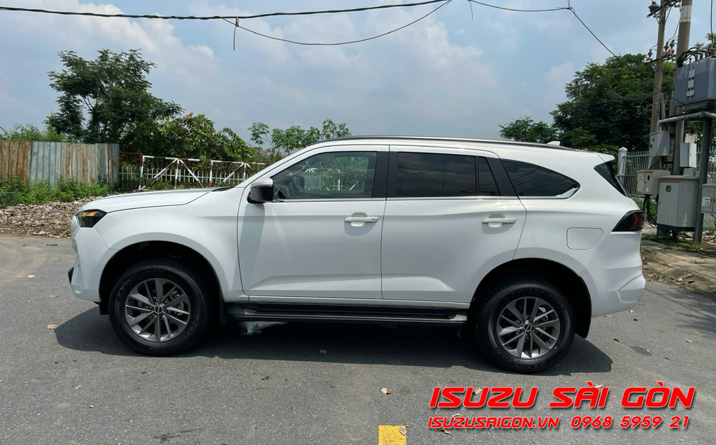 Xe Isuzu MuX Số Tự Động B7 Plus 4